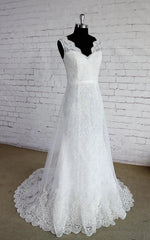 V-Neck Sleeveless Lace Appliques A-Line Sweep Train Zipper Wedding Dress V-Neck Sleeveless Lace Appliques A-Line Sweep Train Zipper Wedding Dress