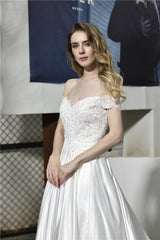 Fast Shipping Princess Off Shoulder White Wdding Dress with Buttons Fast Shipping Princess Off Shoulder White Wdding Dress with Buttons