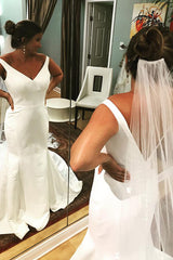 Long Mermaid V-Neck White Wedding Dress with Train Long Mermaid V-Neck White Wedding Dress with Train