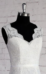V-Neck Sleeveless Lace Appliques A-Line Sweep Train Zipper Wedding Dress V-Neck Sleeveless Lace Appliques A-Line Sweep Train Zipper Wedding Dress