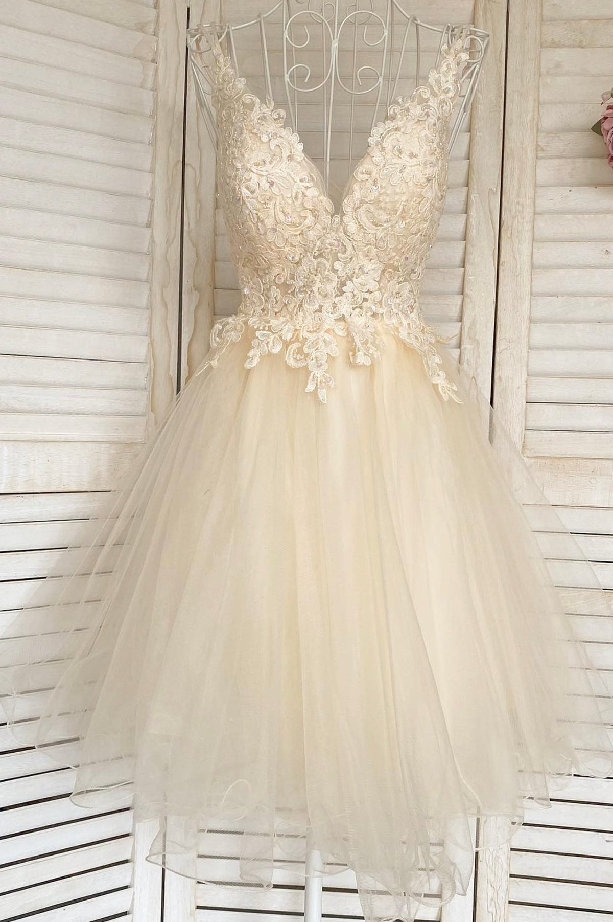 Champagne V-Neck Lace Short Prom Dresses, A-Line Mini Party Dresses