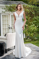 Soft crepe slim fit horn asymmetric hanging wedding dress