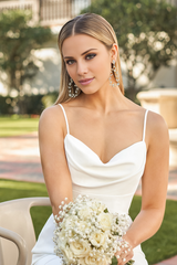 Heart shaped collar thin shoulder strap slim fit speaker and floor length wedding dress