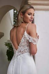 Deep V-neck handmade bead shoulder strap slim fit horn and floor length wedding dress