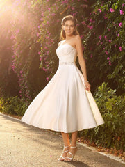 Aimishang  A-Line/Princess Sweetheart Beading Sleeveless Short Satin Wedding Dresses