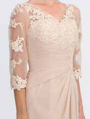 A-Line Mother of the Bride Dress Plus Size Elegant  V Neck Floor Length Chiffon Half Sleeve with Appliques Side Draping