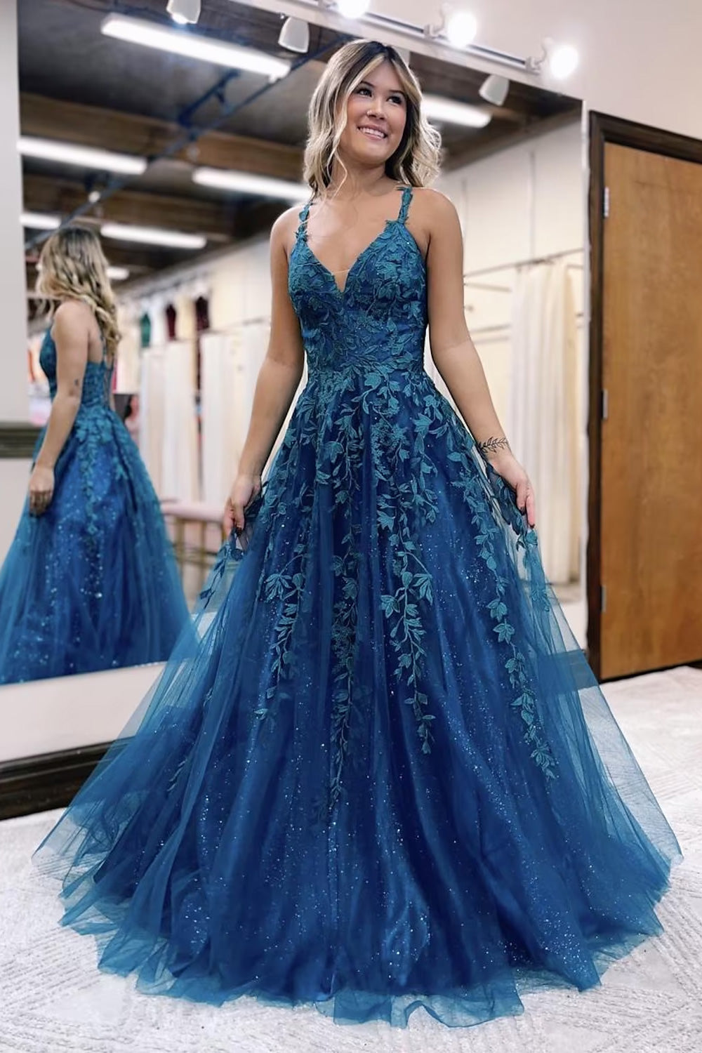 Ball Gown A-Line Prom Dresses Sparkle Shine Dress Formal Floor Length Sleeveless V Neck TulleBackless with Glitter Appliques