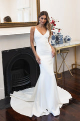 Aimishang Dress Wholesale Elegant V-neck Cowl Back Long Wedding Dress Simple Bridal Gown