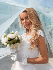 Aimishang Plain Pleated Chiffon Wedding Dress with Lace Decorations