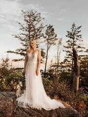 Elegant V-Neck Backless Appliques Tulle A-line Wedding Dresses Beautiful