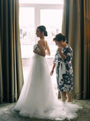 Noble Beaded Tulle Long Sleeves Lace Illusion A-line Wedding Dresses Elegant