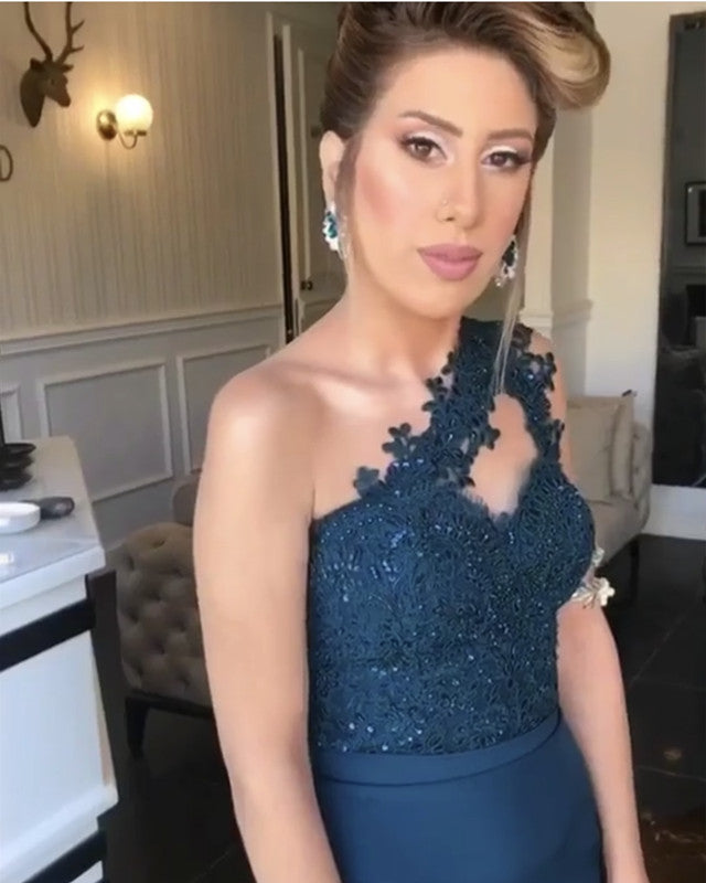 Lace Appliques One Shoulder Mermaid Bridesmaid Dresses