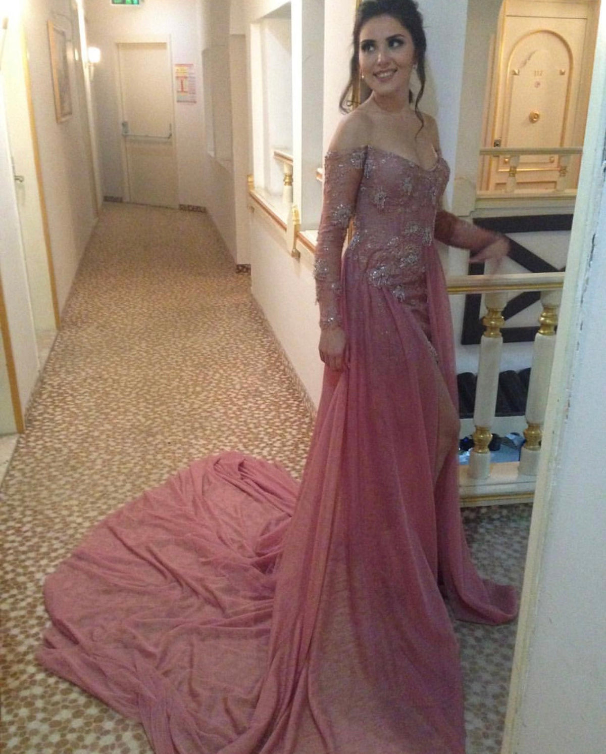 Long Sleeves V-neck Lace Prom Dresses Off Shoulder Evening Gowns