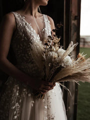 Enchanting Applique Tulle A-line Wedding Dresses Sleeveless Floor Length Bridal Gown