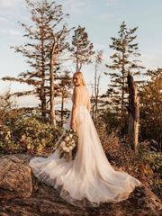 Elegant V-Neck Backless Appliques Tulle A-line Wedding Dresses Beautiful