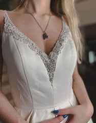 Aimishang Wedding Dress Noble A-line V-Neck Chapel Train Satin With Beading