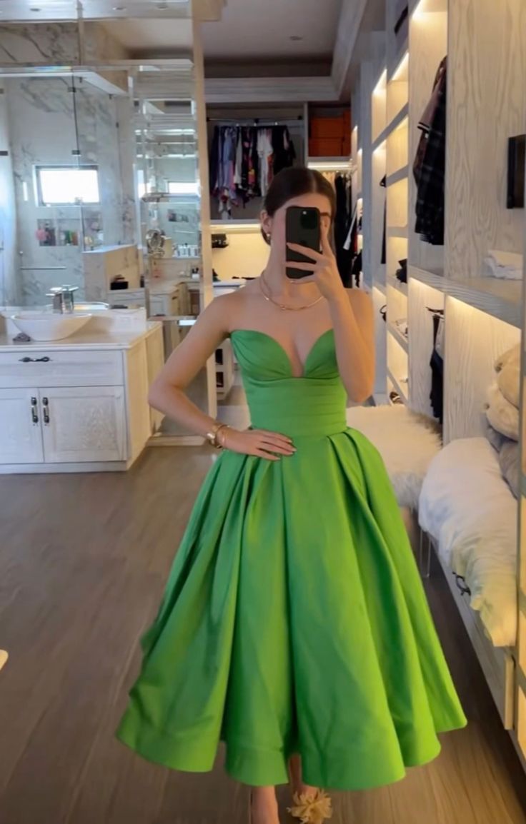 Simple Ball Gown Sweetheart Green Satin Prom Dresses Birthday Outfits P2445