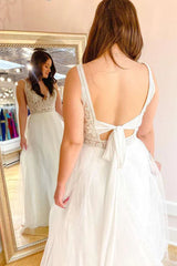 Aimishang Elegant White Lace V-Neck Backless A-Line Tulle Wedding Dress