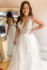Aimishang Elegant White Lace V-Neck Backless A-Line Tulle Wedding Dress
