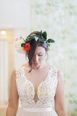 A-Line/Princess Sweep Train Lace Wedding Dress with Appliques Lace