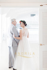 A-Line/Princess Sweep Train Lace Wedding Dress with Appliques Lace