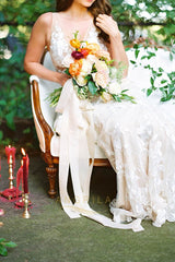 Trumpet/Mermaid V-neck Lace Wedding Dress