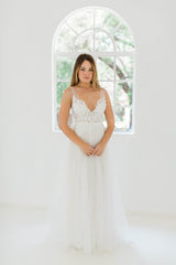 Bohemian Deep V-Neck Lace & Tulle Wedding Dresses