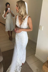 Elegant Sleeveless  V-neck Lace Wedding Dress