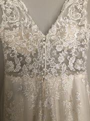 Sweep Train Tulle Wedding Dress with Appliques Lace