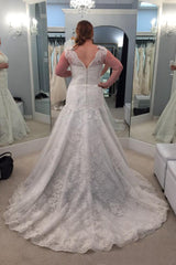 A-Line/Princess Lace V-neck Plus Size Wedding Dresses