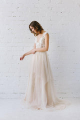 V-Neck Lace Applique Long Bridal Wedding Dresses