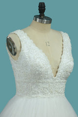 A-Line Backless Tulle Wedding Dress with Appliques Lace for Deep V-neck