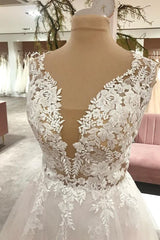 A-Line Sweetheart Tulle Floor-length Wedding Dress With Appliques Lace