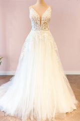 Attractive Sweetheart A-Line Tulle Wedding Dress with Spaghetti Straps