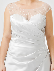 Mother of the Bride Dress Classic Timeless Elegant Luxurious Plus Size Floor Length Satin Sleeveless No with Pleats Crystal
