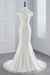 Chic Off-the-Shoulder Long Mermaid Wedding Dress with Lace