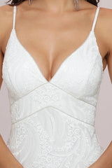 Chic V-neck Mermaid Wedding Dress With Lace Appliques