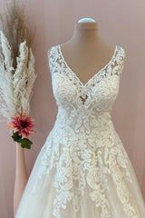 Classy Sweetheart A-Line Tulle Backless Floor-length Wedding Dress With Appliques Lace