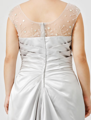 Mother of the Bride Dress Classic Timeless Elegant Luxurious Plus Size Floor Length Satin Sleeveless No with Pleats Crystal