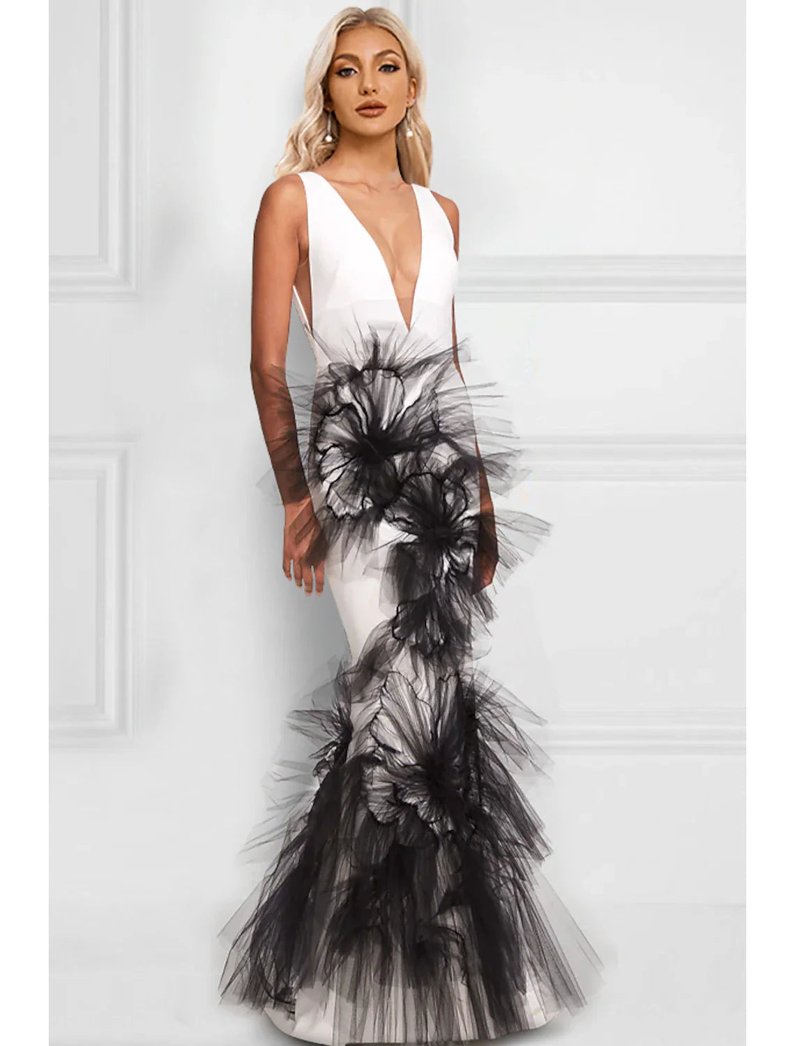 Mermaid / Trumpet Evening Gown Color Block Dress Formal Wedding Guest Floor Length Sleeveless V Neck  Fabric with Appliques