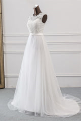 Elegant A-line Jewel Wedding Dress with Tulle and Appliques Lace