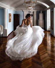 Elegant A-line Spaghetti Strap Wedding Dress with Lace Tulle