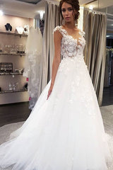 Elegant White Lace Long Wedding Dress with Appliques