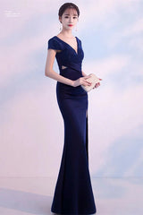 Fabulous Short Sleeves Beads Evening Dress Mermaid V-Neck With Slit