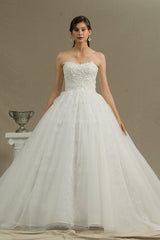 Gergrous Off-the-Shoulder Sweetheart Ball Gown Wedding Dress With Appliques