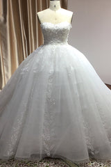 Gergrous Off-the-Shoulder Sweetheart Ball Gown Wedding Dress With Appliques