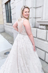 Gorgeous Lace Sweetheart Wedding Dress with Appliques and Wide Straps