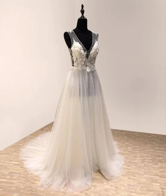 Impressive V-neck Sleeveless Sweep Train Tulle Wedding Dress with Appliques