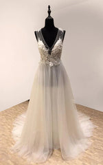 Impressive V-neck Sleeveless Sweep Train Tulle Wedding Dress with Appliques