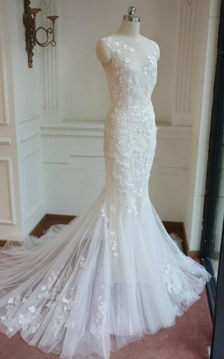 Mermaid Sleeveless Lace Appliques Covered-Button Tulle Wedding Dress